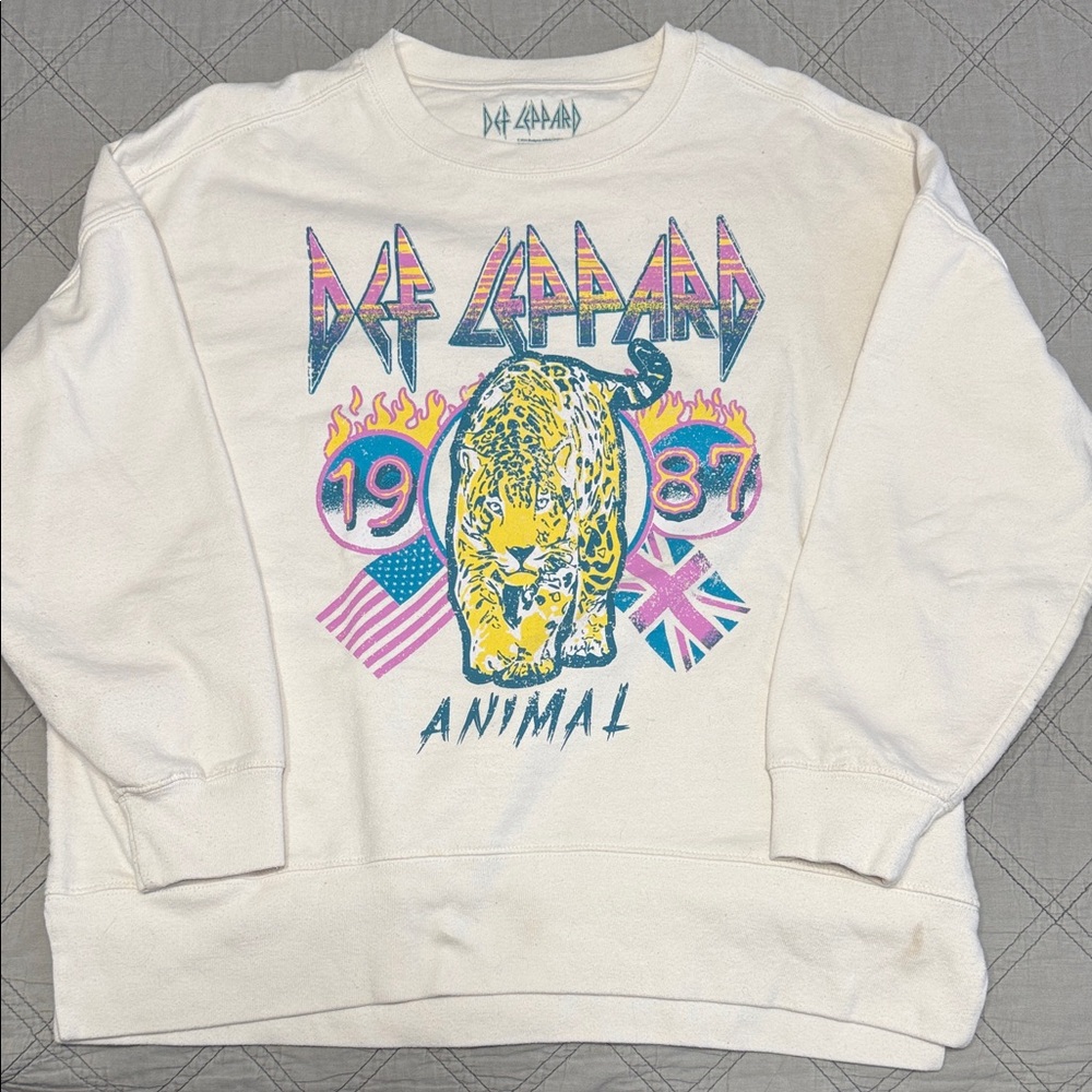 Def Leppard White Graphic crewneck
